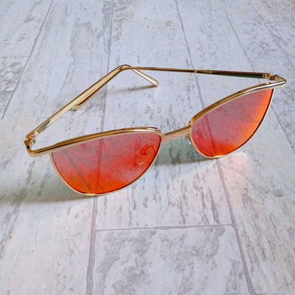 New Women's Fashion Polarized Sunglasses With UV Protection - Red Lenses - Picture 3 of 7